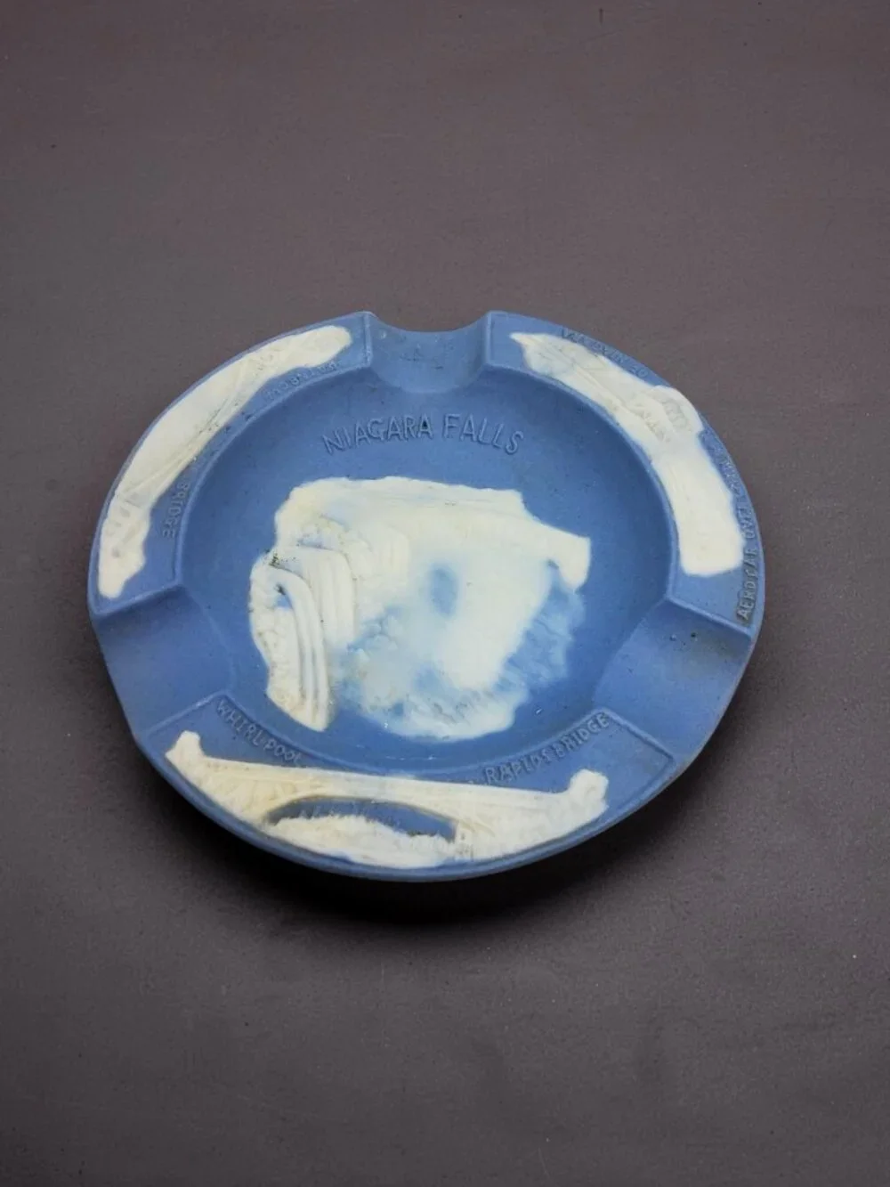 vintage 1940s sandstone blue/white niagara falls ashtray